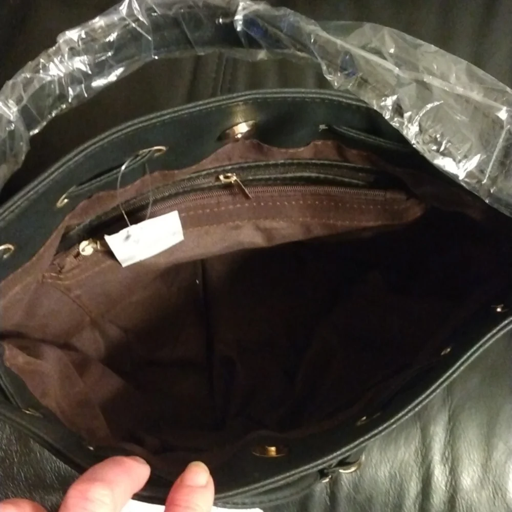 Black leatherette studded cross body purse NEW - Picture 5 of 12